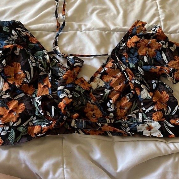 Bundle of 2 Floral SHEIN Tops - Picture 3 of 6